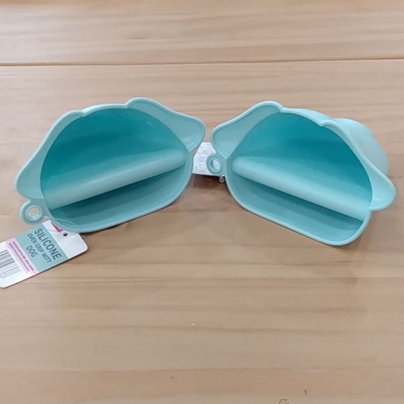 Pair of New Silicone Oven Mitt Grip Dog - Picture 4 of 6